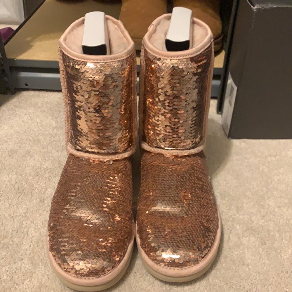 Worn once sparkly rose gold uggs